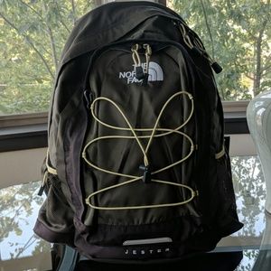 THE NORTH FACE Jester Backpack in Olive/Chocolate